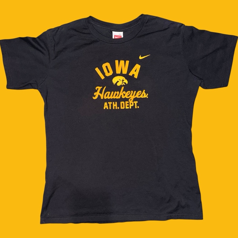 Vintage 90s NCAA Iowa Hawkeyes Nike Women’s XL Short Sleeve T Shirt
